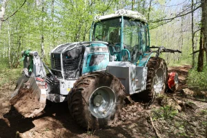 image Pfanzelt Pm Trac 3830 + Broyeur Bugnot BFLO