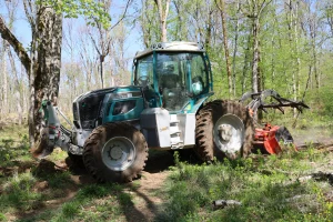 image Pfanzelt Pm Trac 3830 + Broyeur Bugnot BFLO