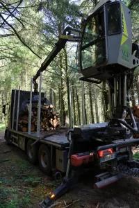 image Camion plateau + remorque Diebolt + grue Tajfun Liv + cabine