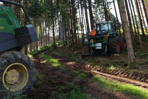 image abatteuse John Deere + treuil synchronisé Haas TPW